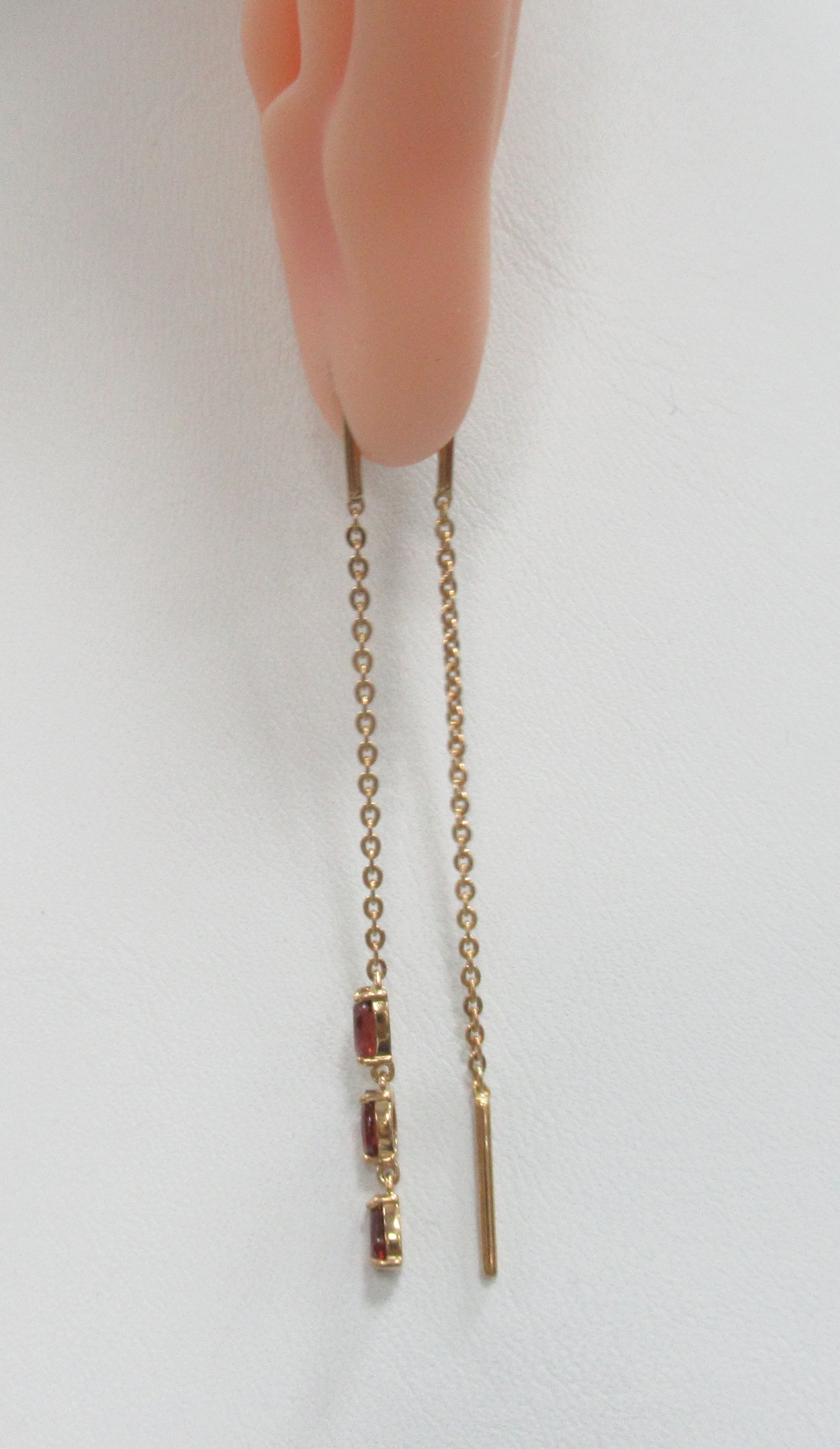 Серебряные серьги-протяжки с гранатами Мозамбик